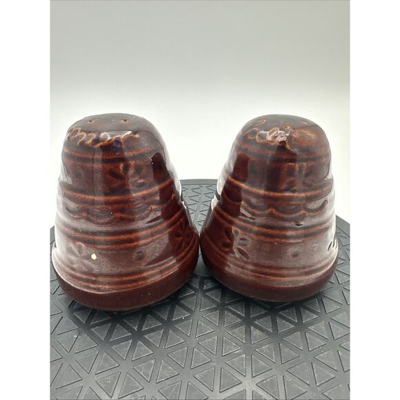 Marcrest Stoneware Brown Daisy Dot Salt & Pepper Shaker Set - Picture 3 of 7